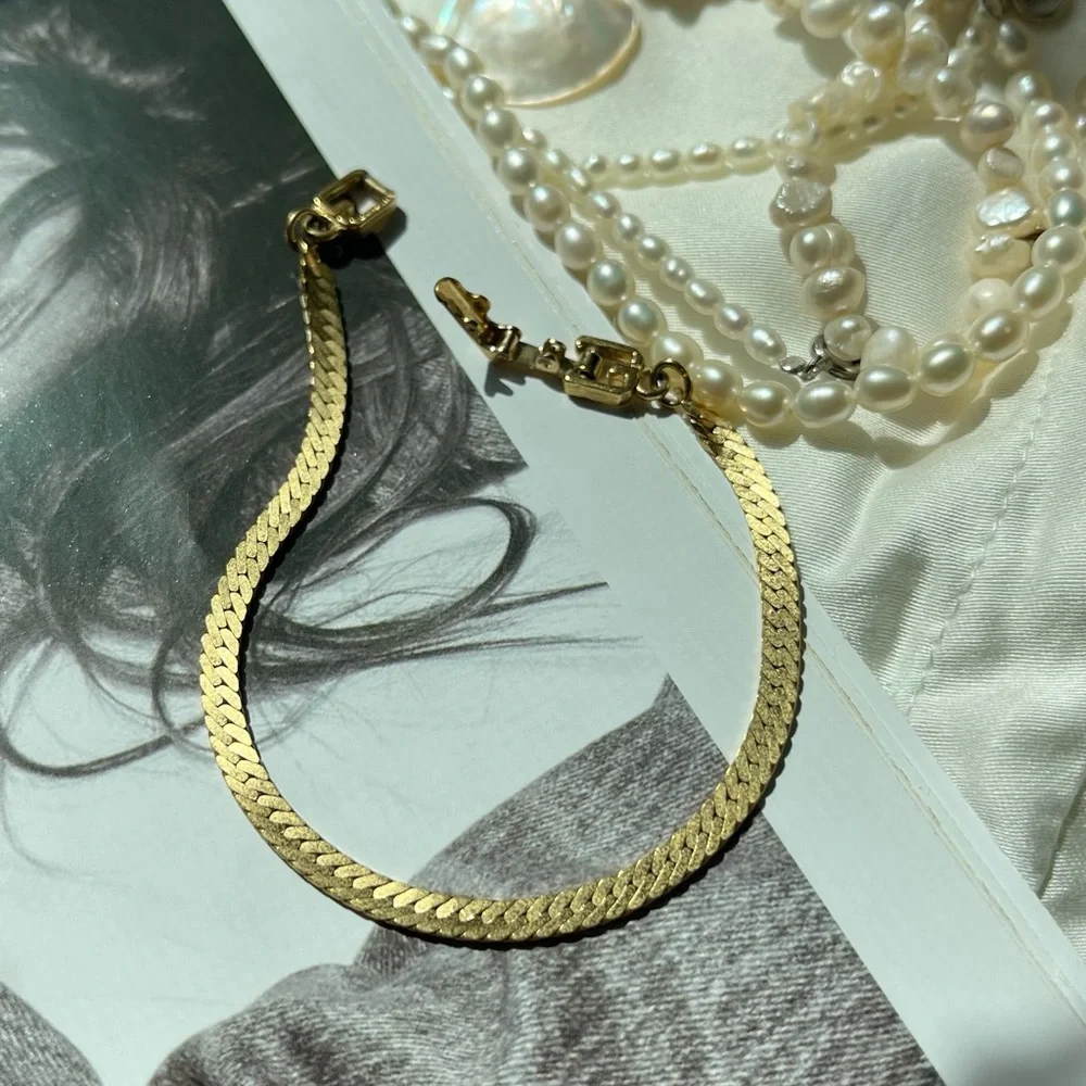 Vintage Givenchy chain bracelet in gold tone. - Picture 13 of 14